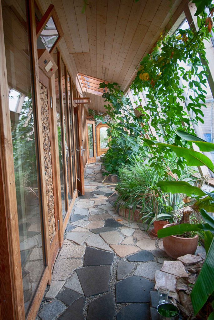 Earthship Biotecture - eine Bau-Utopie verwirklicht aus Müll 10 Marion 11