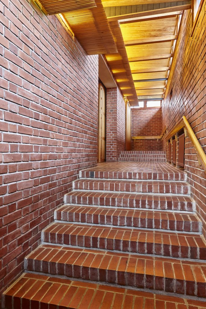 Treppen als Blickfaenger Beispiel einer Treppe mit genormten Ziegelsteinen